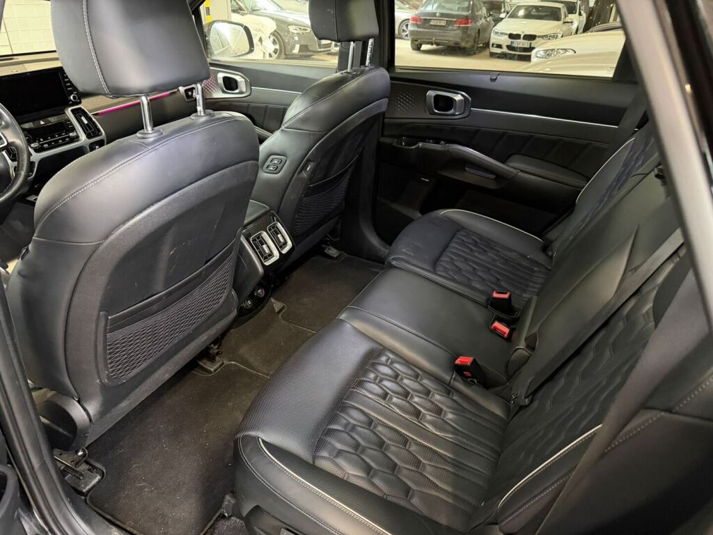 Kia Sorento 2021 Musta