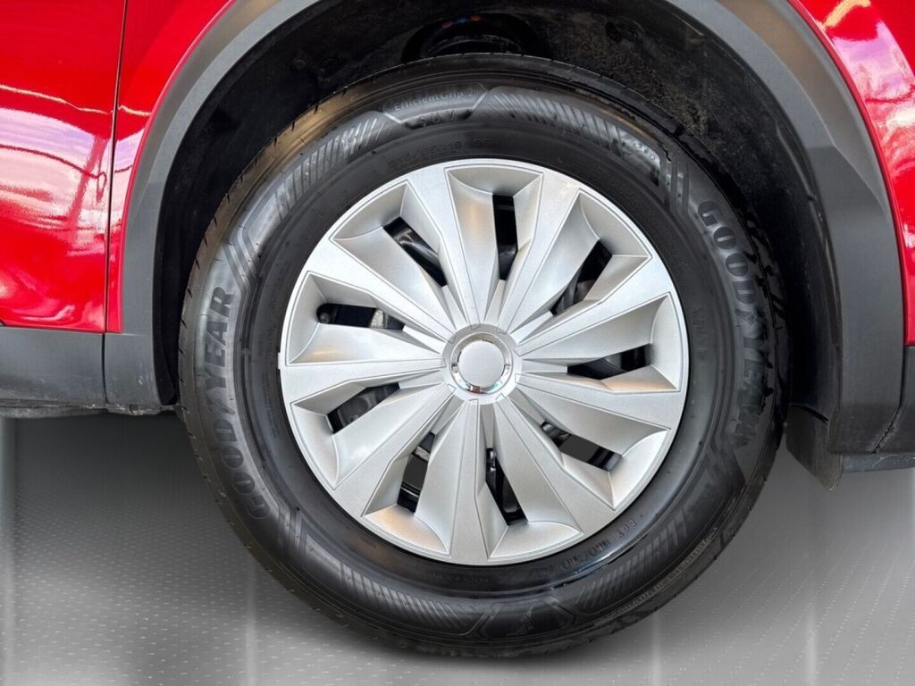 Peugeot 2008 2024 Metallinhohto Punainen
