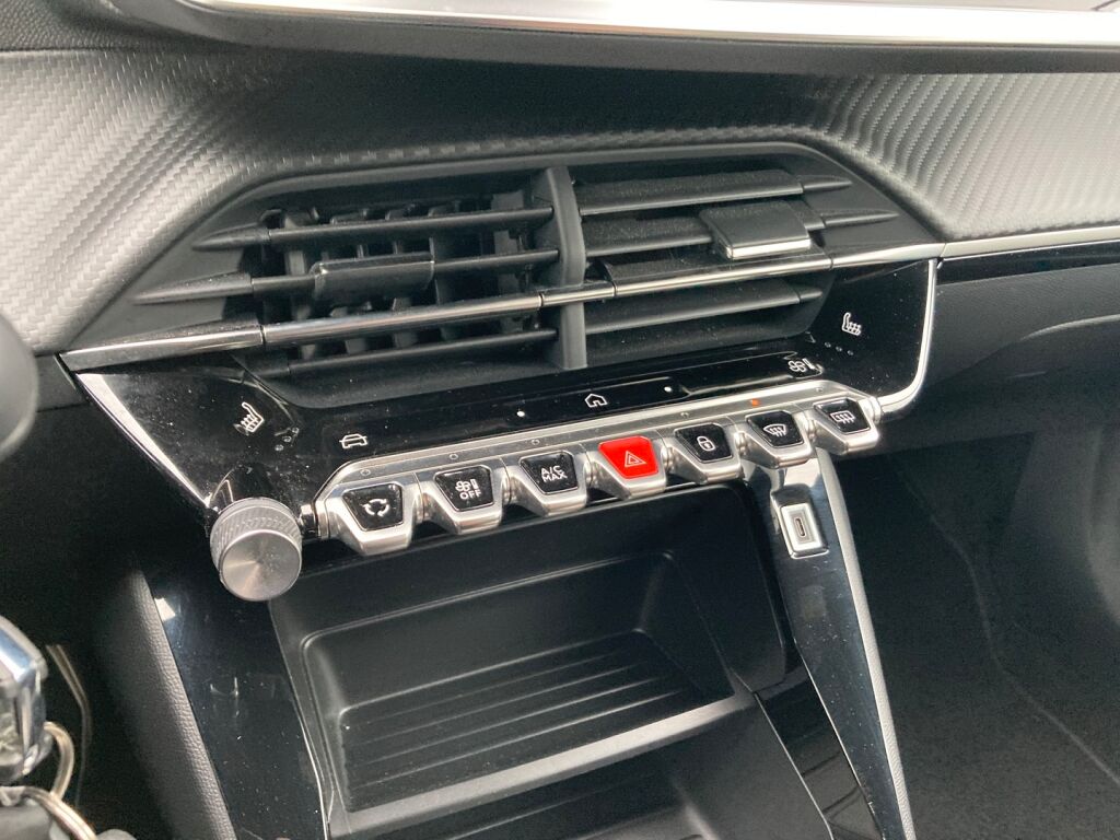Peugeot 2008 2024 Metallinhohto Punainen