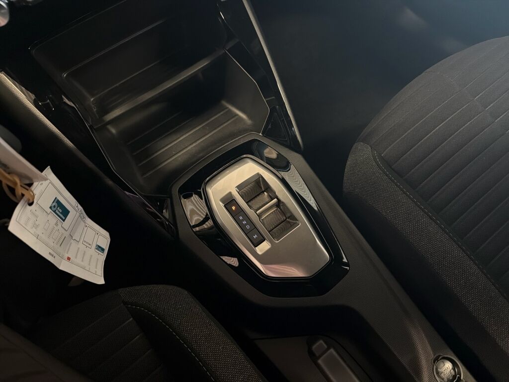 Peugeot 2008 2024 Harmaa