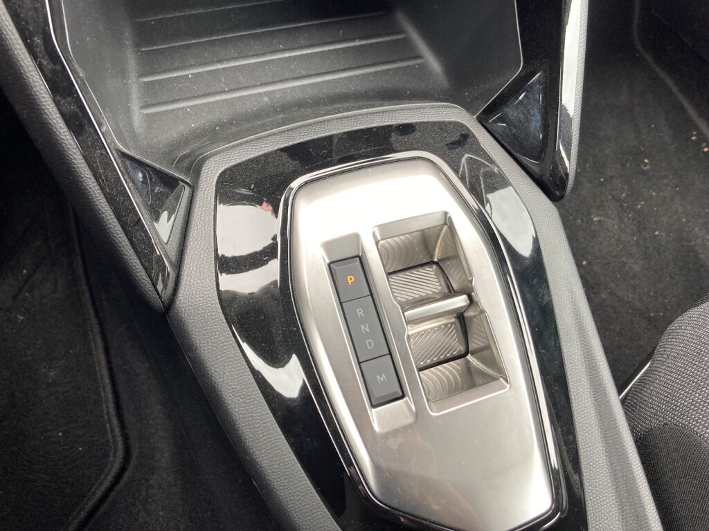 Peugeot 2008 2024 Valkoinen