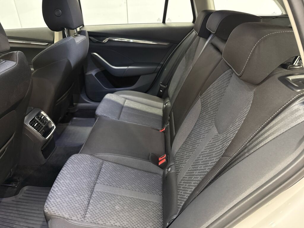 Skoda Octavia 2021 9