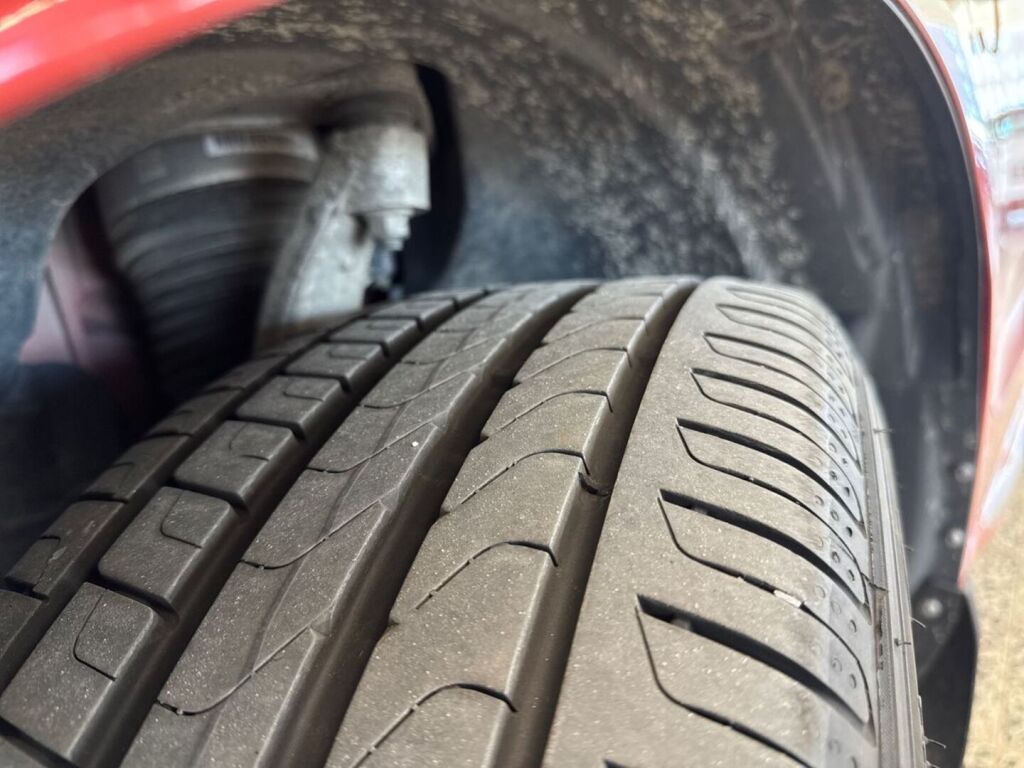 Volvo XC60 2018 Metallinhohto Punainen