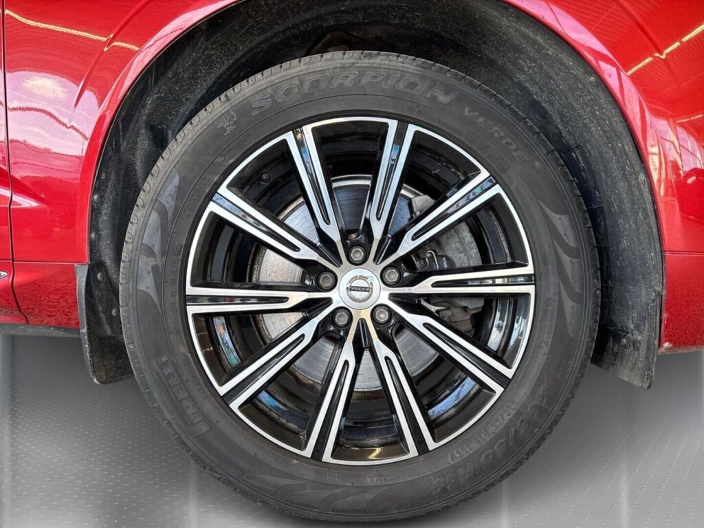 Volvo XC60 2018 Metallinhohto Punainen