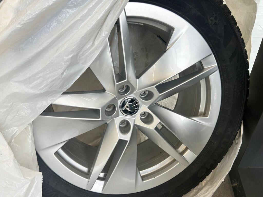 Skoda Enyaq 2024 Valkoinen