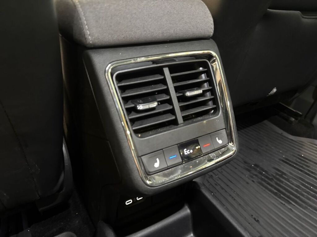 Skoda Enyaq 2024 Valkoinen