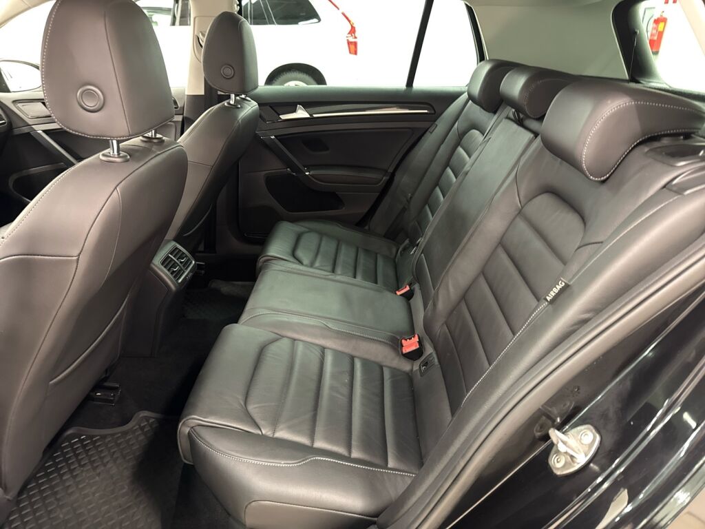 Volkswagen Golf 2013 Musta