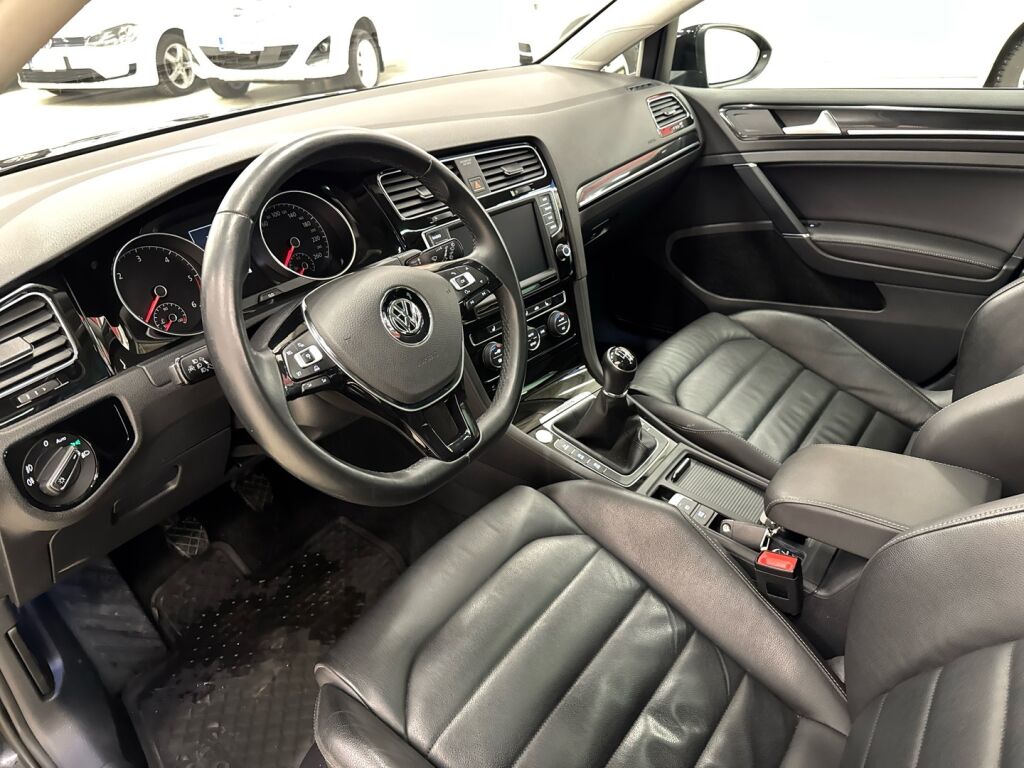 Volkswagen Golf 2013 Musta