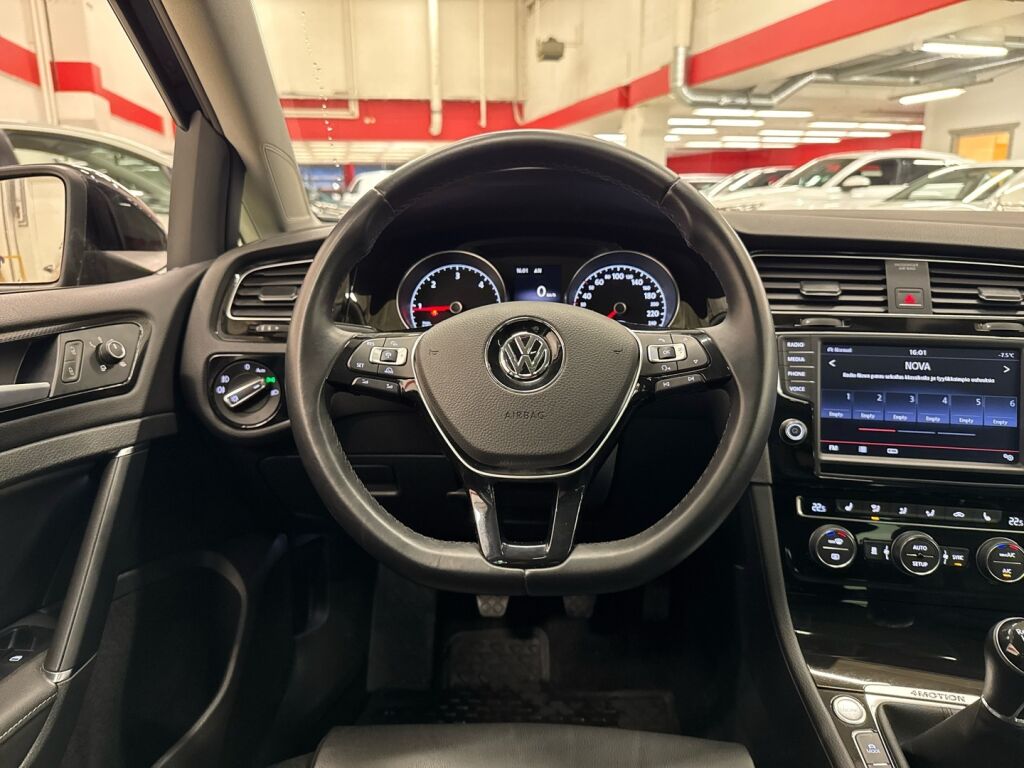 Volkswagen Golf 2013 Musta