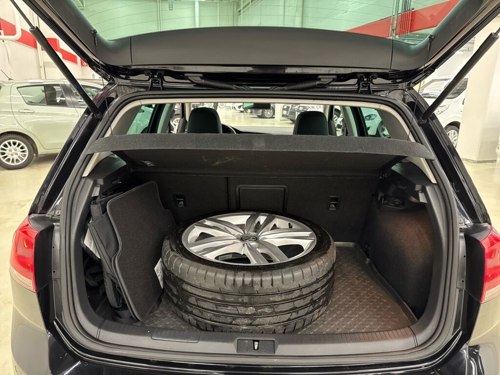 Volkswagen Golf 2013 Musta