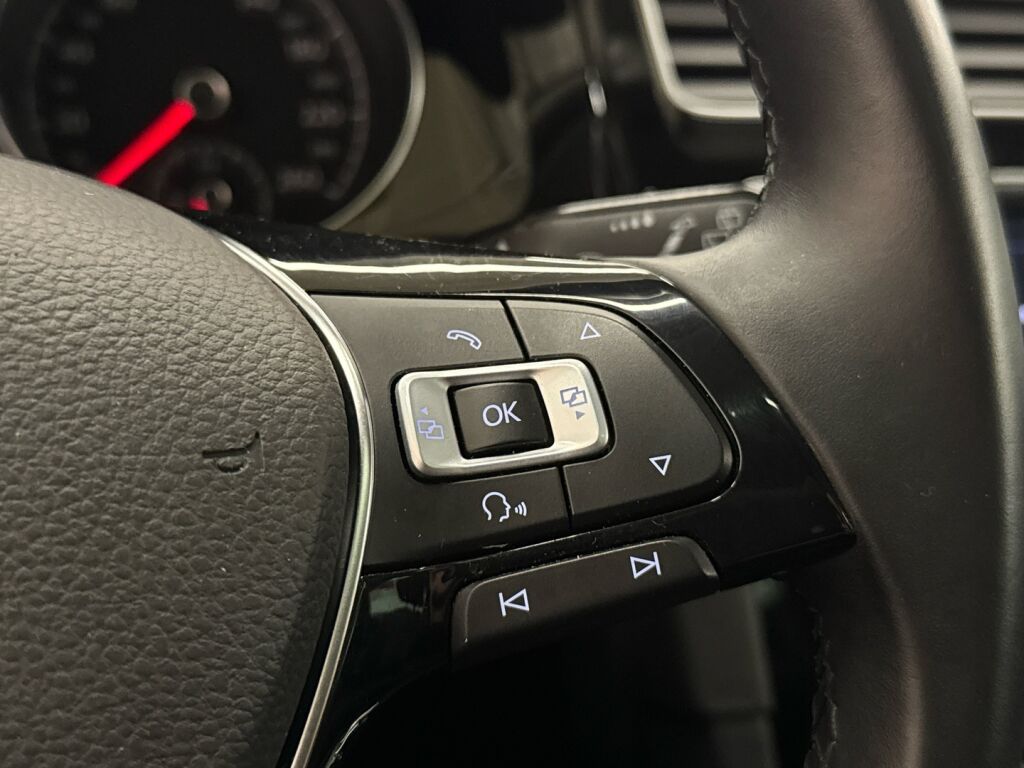 Volkswagen Golf 2013 Musta