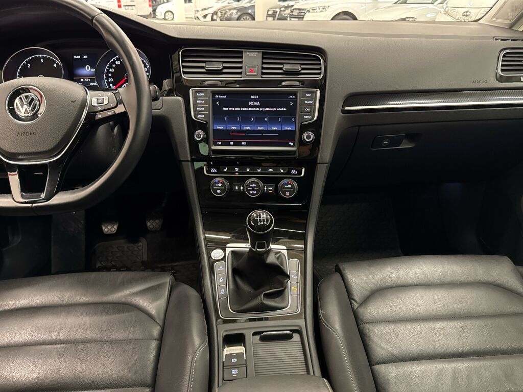 Volkswagen Golf 2013 Musta