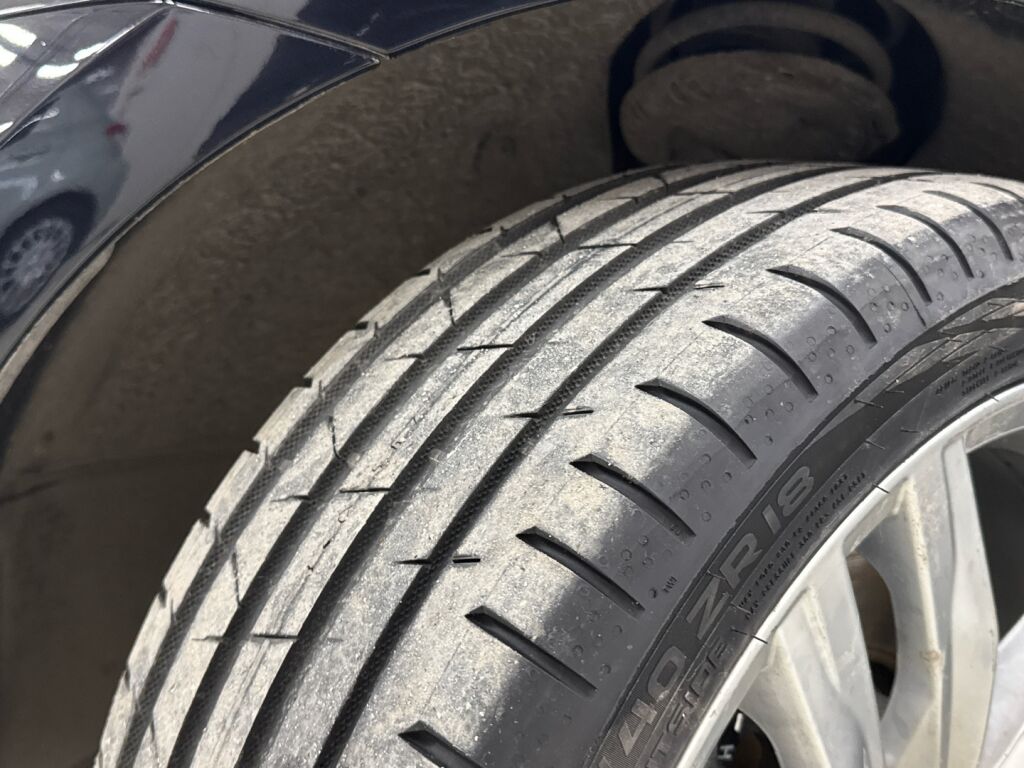 Volkswagen Golf 2013 Musta