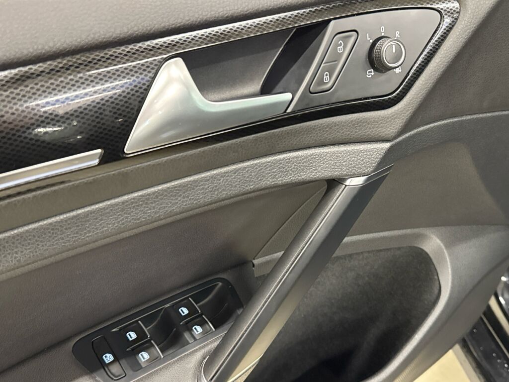 Volkswagen Golf 2013 Musta