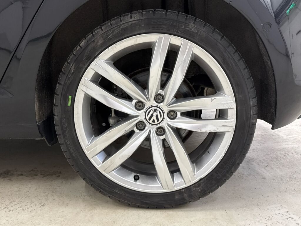Volkswagen Golf 2013 Musta