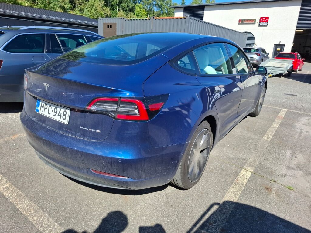 Tesla Model 3 2021 Metalli sininen