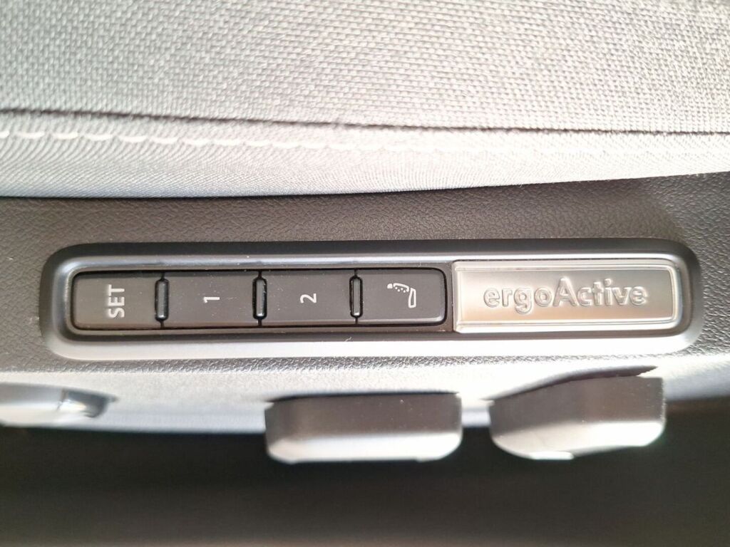 Volkswagen Golf 2021 Valkoinen