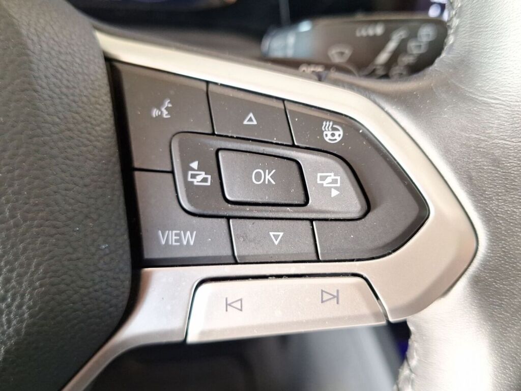 Volkswagen Golf 2021 Valkoinen