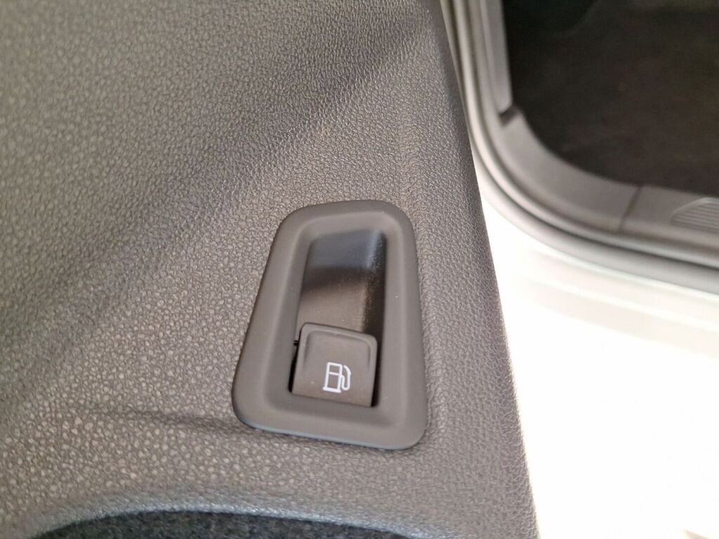 Volkswagen Golf 2021 Valkoinen