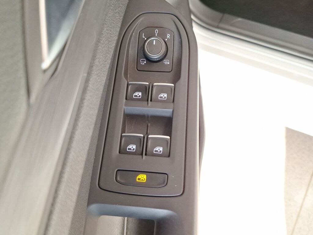 Volkswagen Golf 2021 Valkoinen