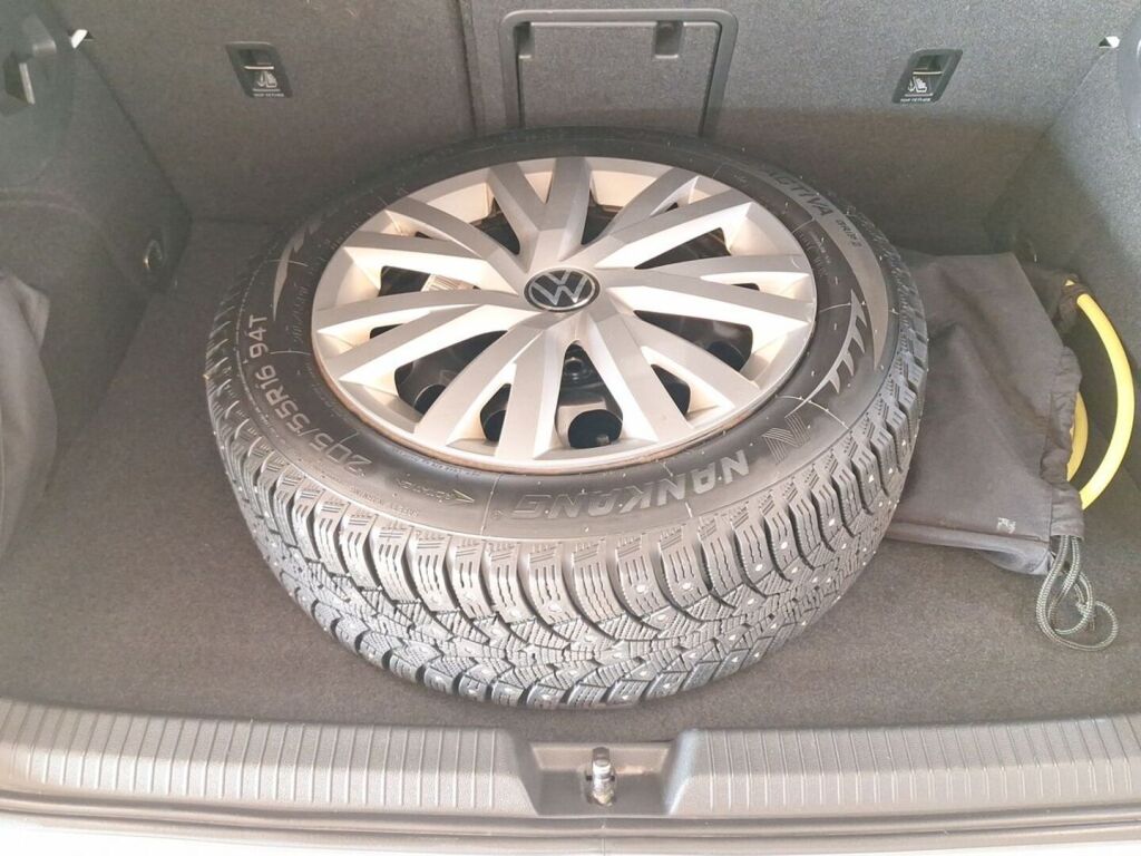 Volkswagen Golf 2021 Valkoinen