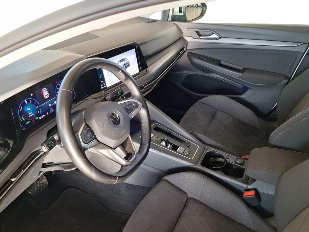 Volkswagen Golf 2021 Valkoinen