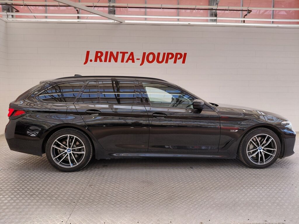 BMW 530 2022 Musta