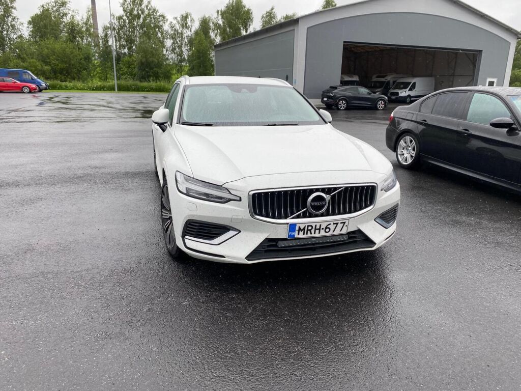 Volvo V60 2020 Valkoinen