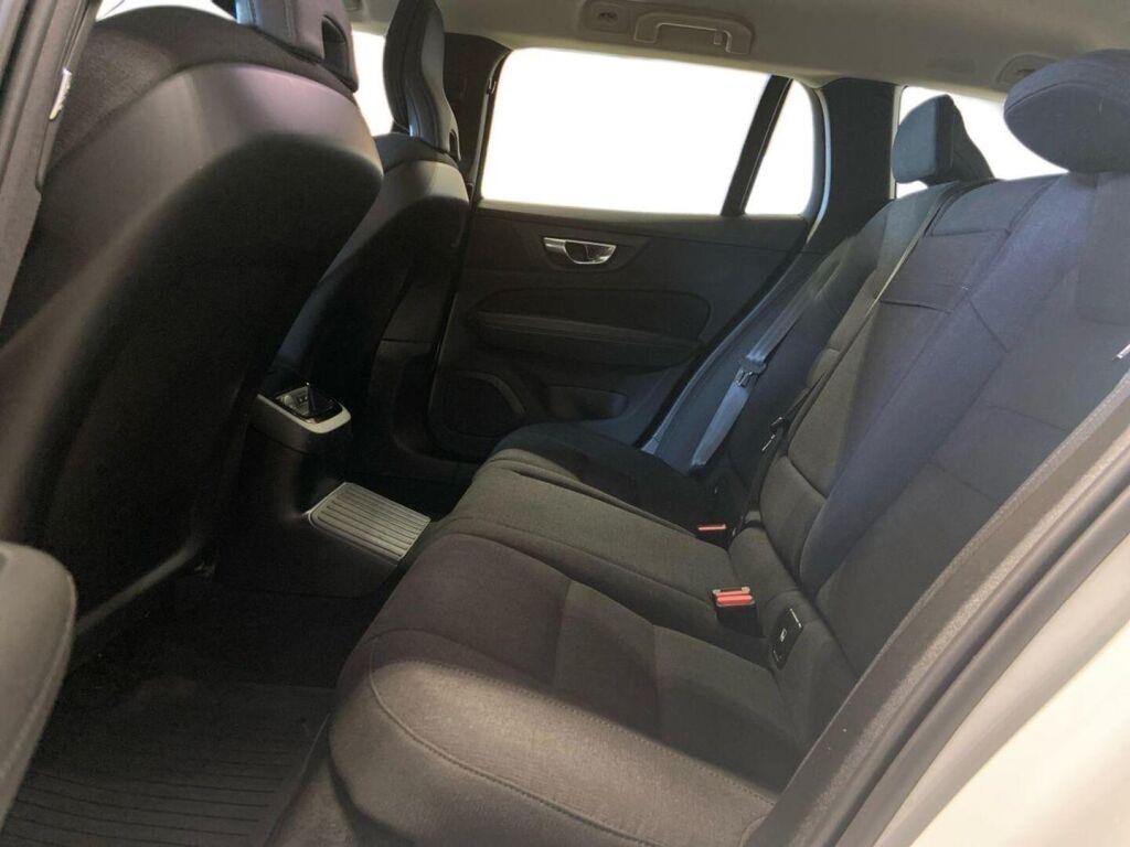 Volvo V60 2020 Valkoinen