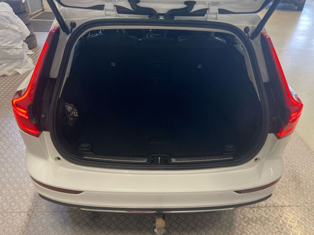 Volvo V60 2020 Valkoinen