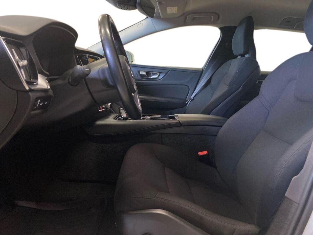 Volvo V60 2020 Valkoinen