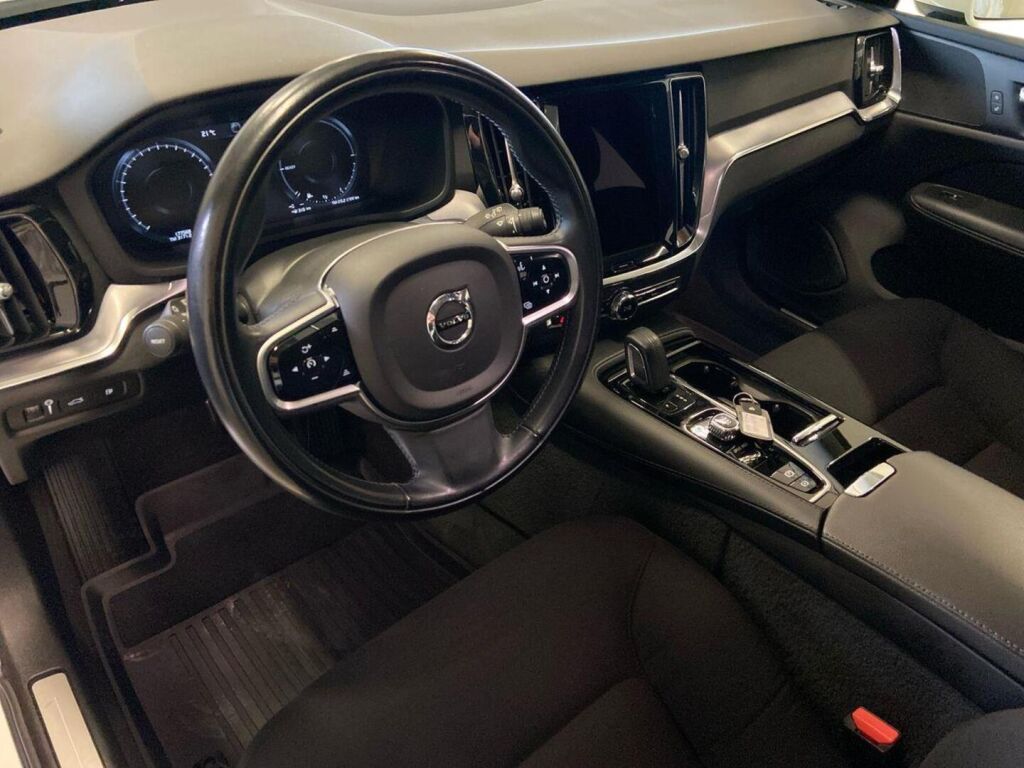 Volvo V60 2020 Valkoinen
