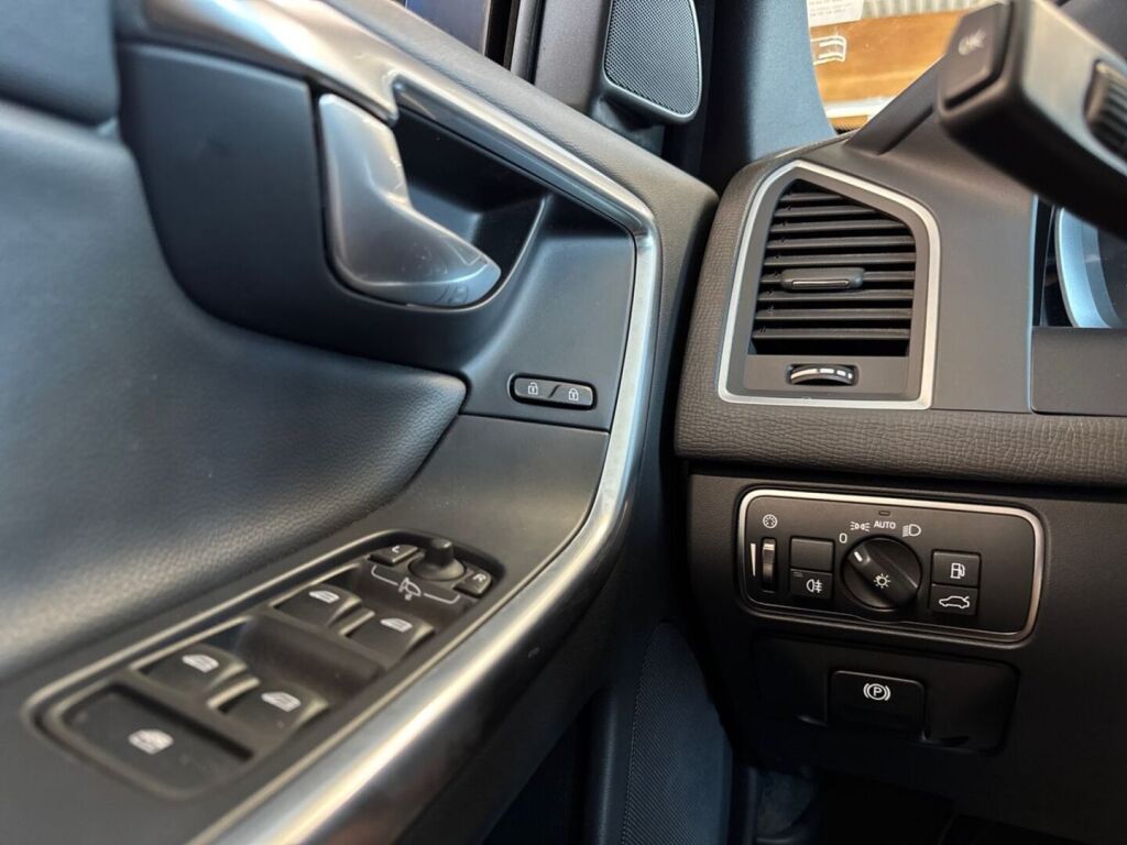 Volvo XC60 2017 Sininen