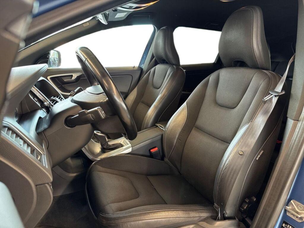Volvo XC60 2017 Sininen