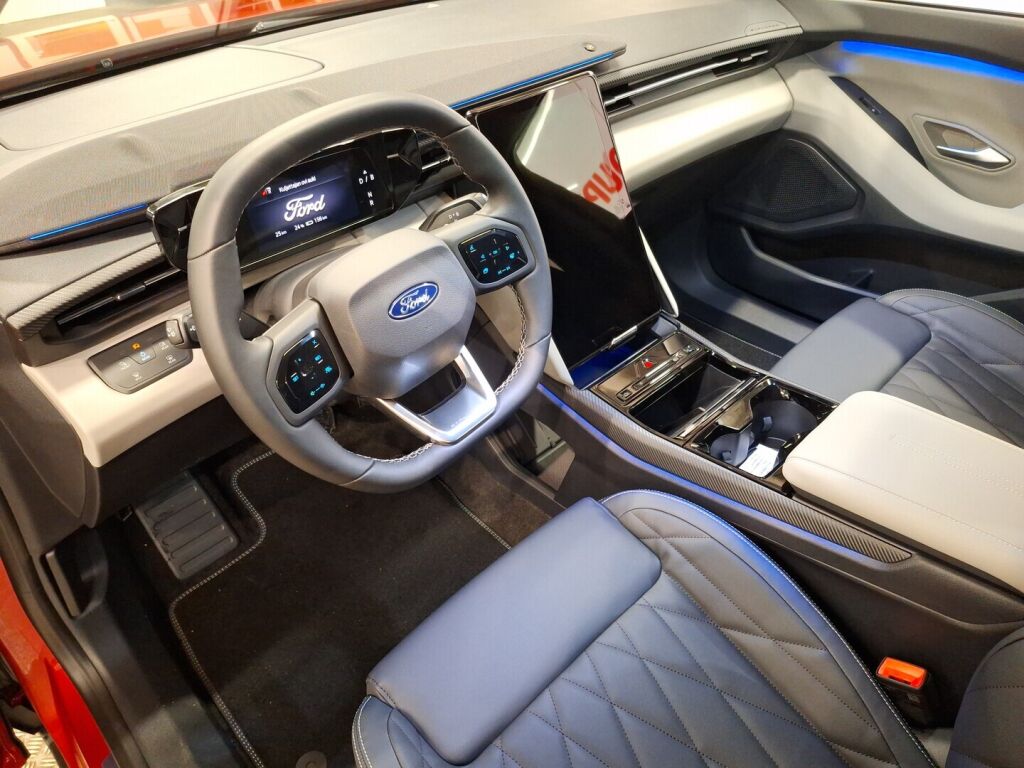 Ford Explorer 2025 Punainen