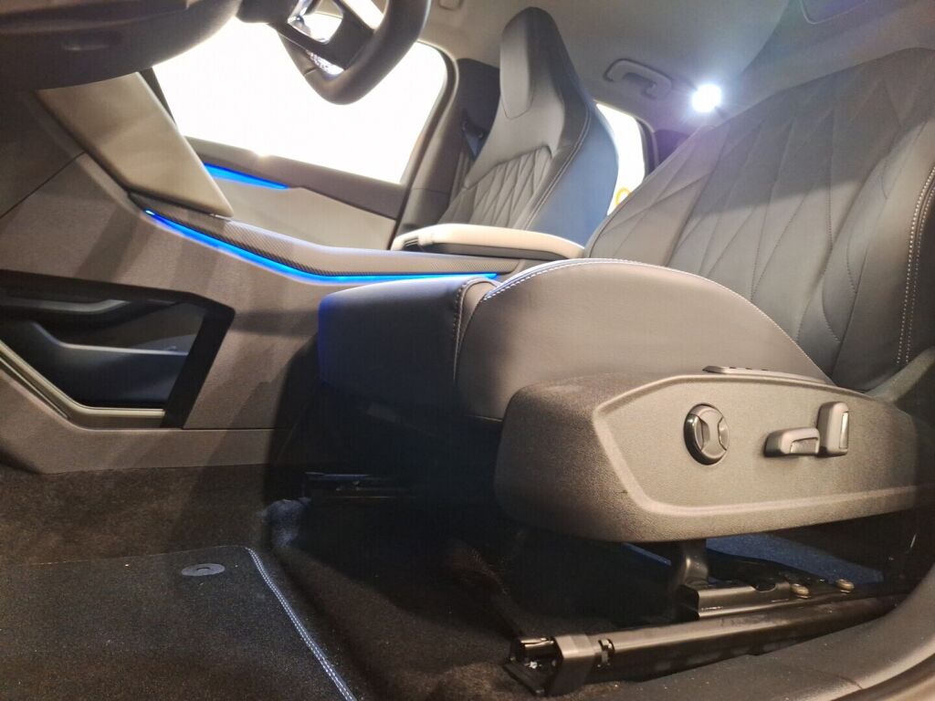 Ford Explorer 2025 Punainen