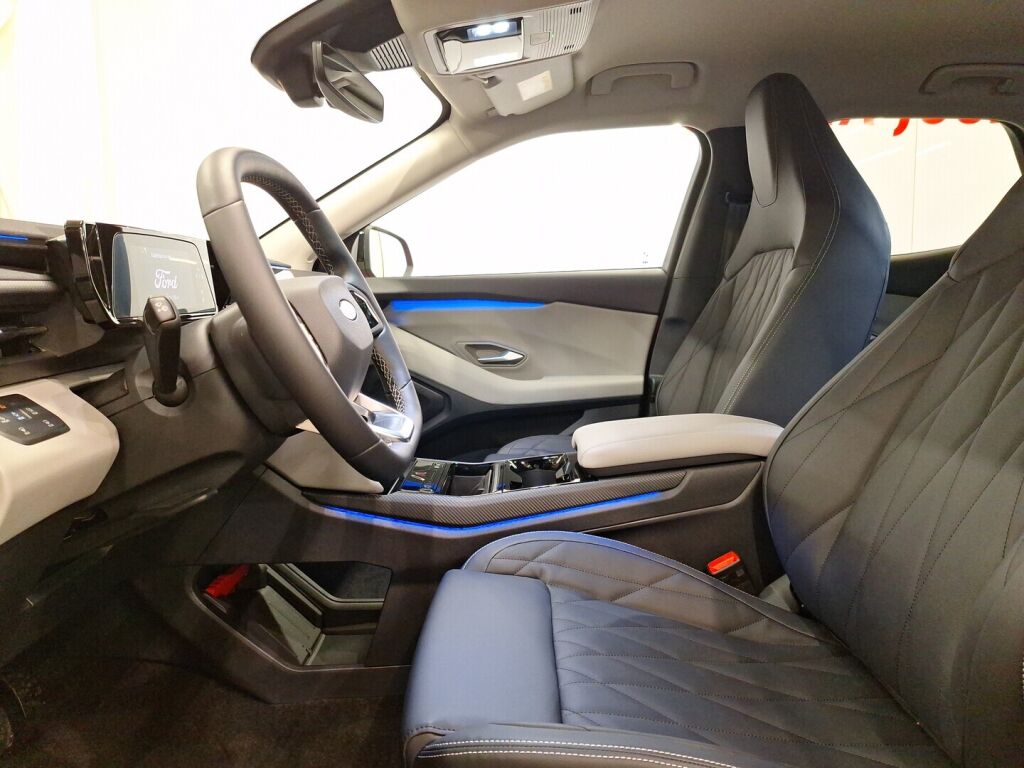 Ford Explorer 2025 Punainen