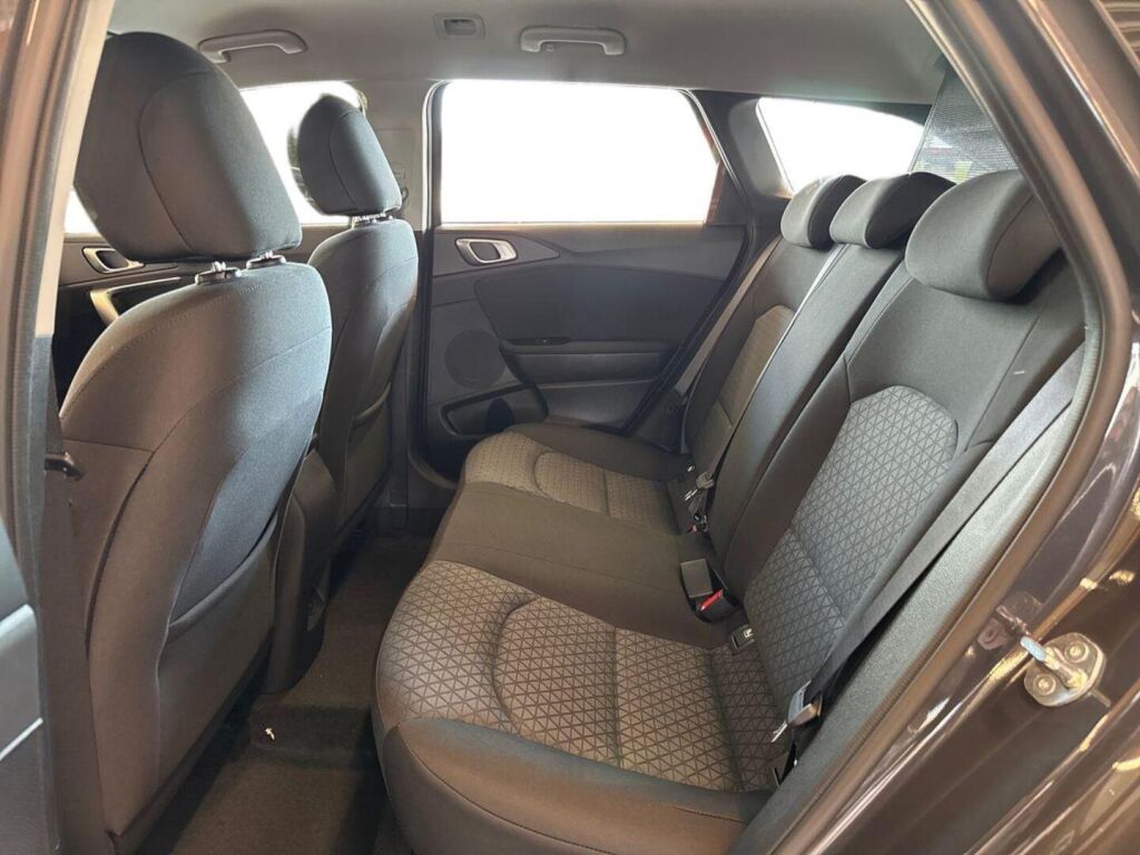 Kia Ceed 2025 Harmaa