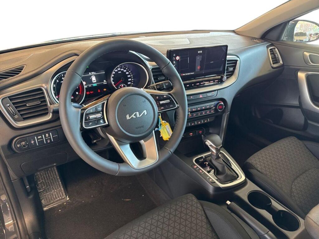 Kia Ceed 2025 Harmaa