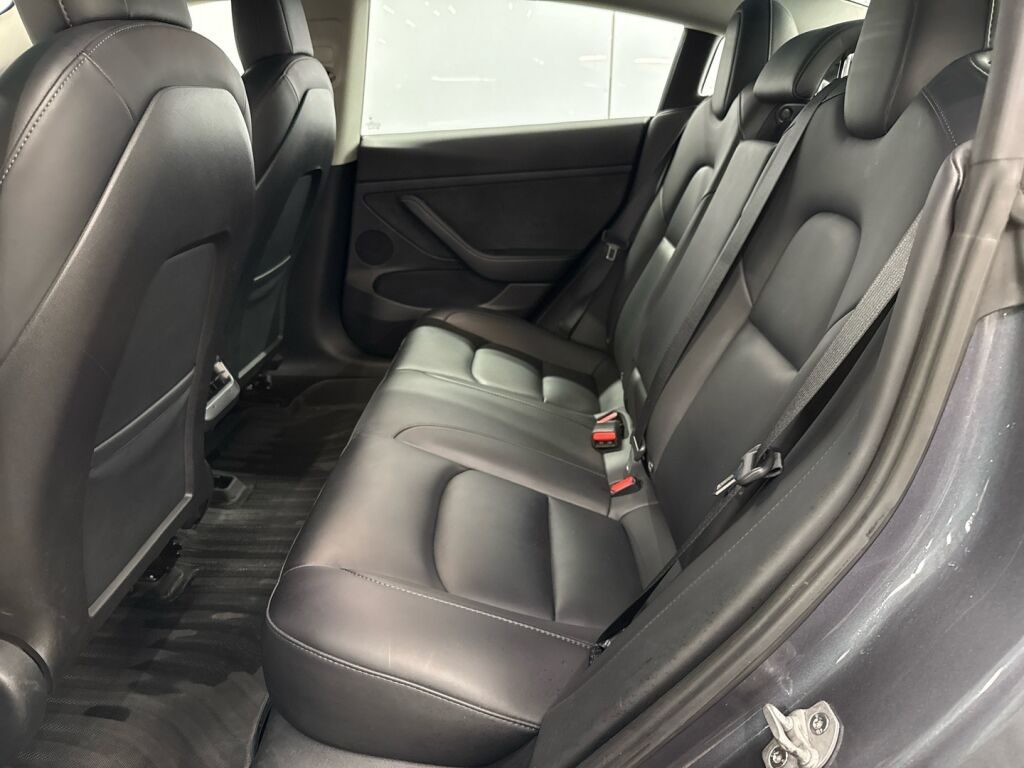 Tesla Model 3 2022 Harmaa