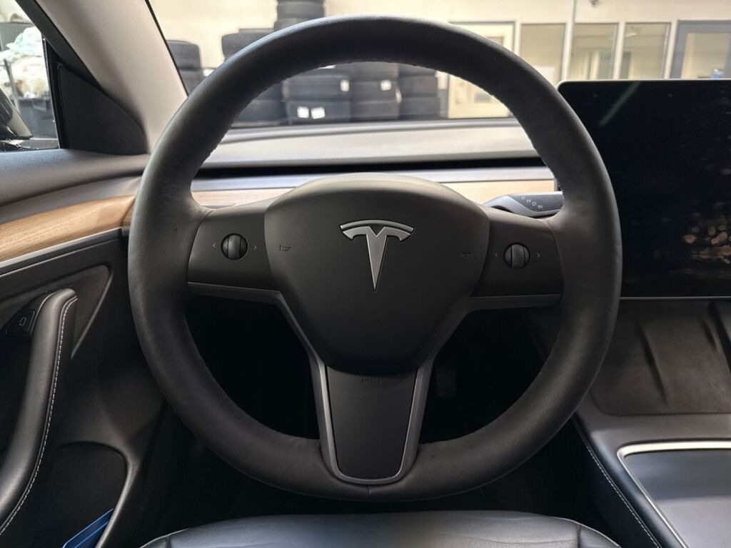 Tesla Model 3 2023 Musta