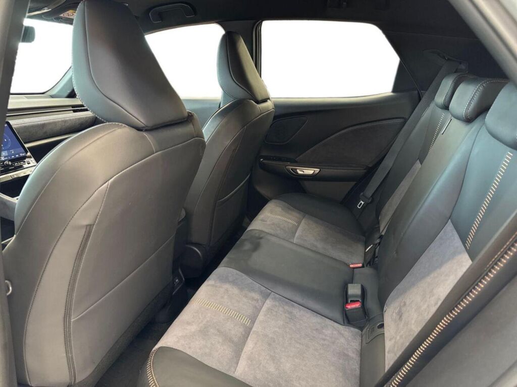 Lexus LBX 2025 Harmaa
