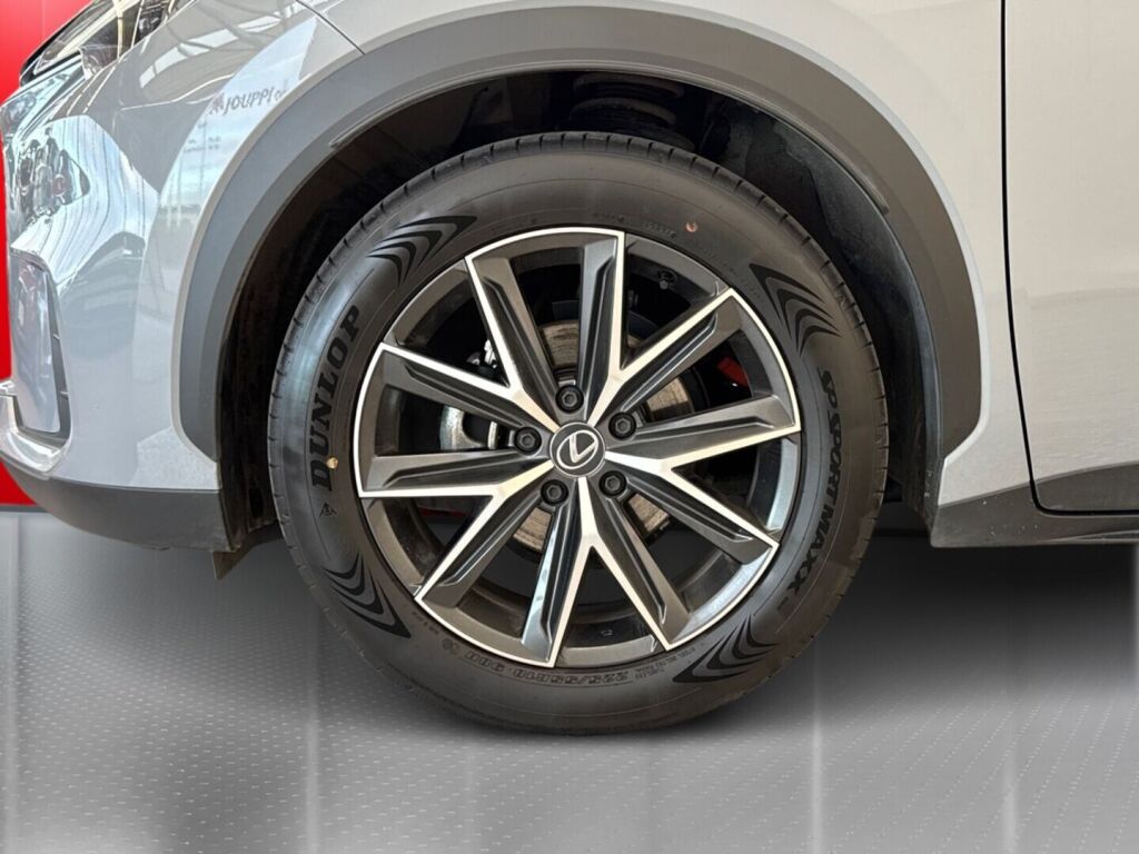 Lexus LBX 2025 Harmaa