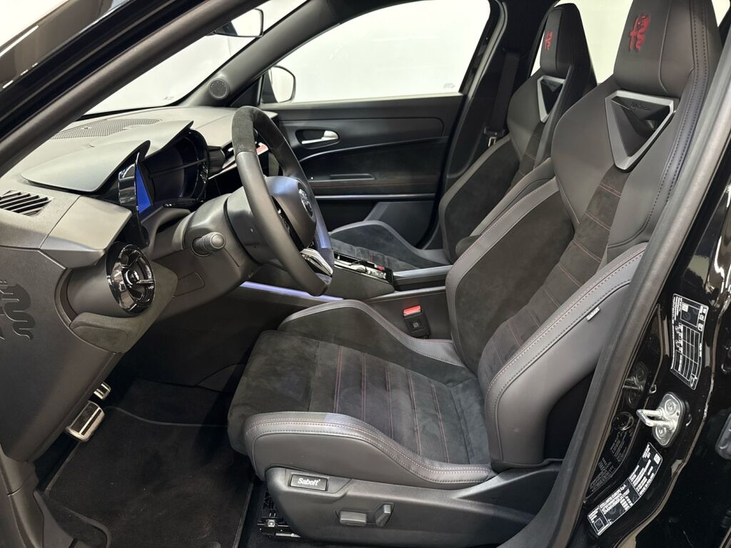 Alfa Romeo Junior 2026 Musta