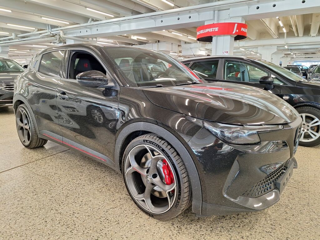 Alfa Romeo Junior 2026 Musta