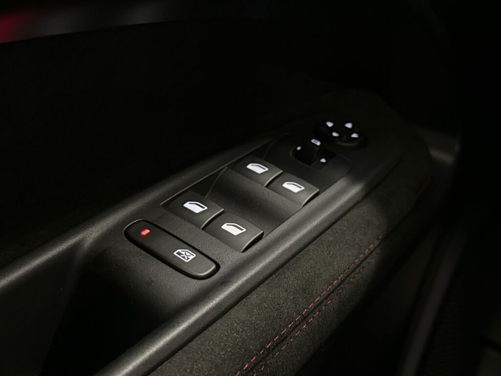 Alfa Romeo Junior 2026 Musta