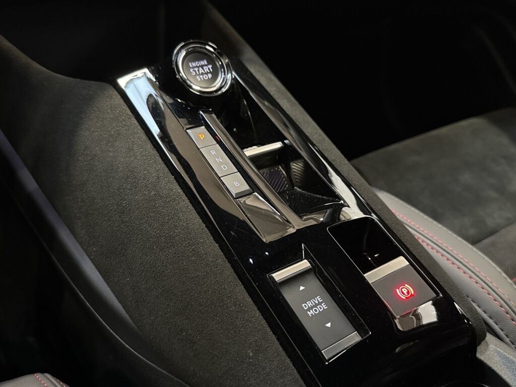 Alfa Romeo Junior 2026 Musta