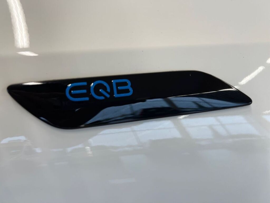 Mercedes-Benz EQB 2022 Valkoinen