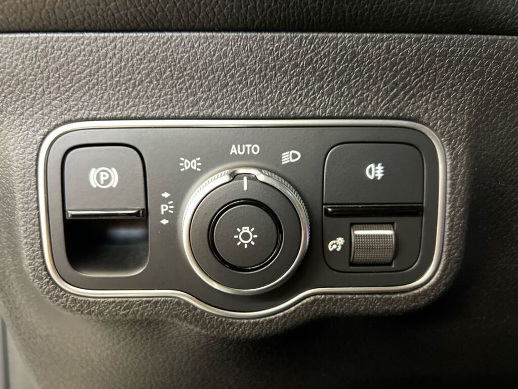 Mercedes-Benz EQB 2022 Valkoinen