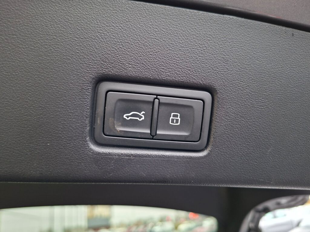 Audi Q4 e-tron 2021 Harmaa